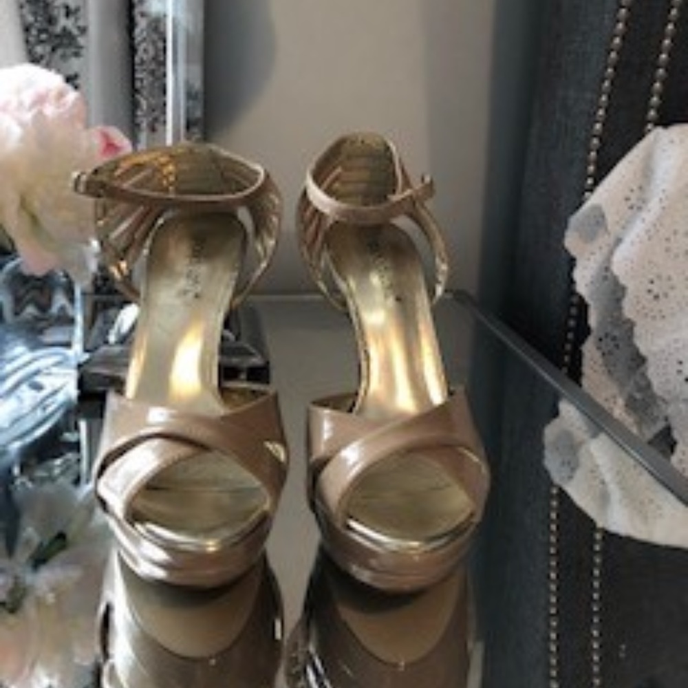 Nude Pumps